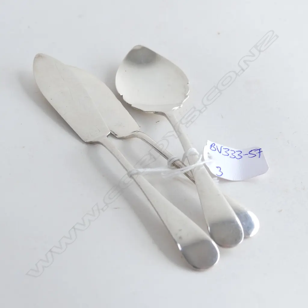 SILVER JAM SPOON & 2 SILVER BUTTER KNIVES60gms Image 1++