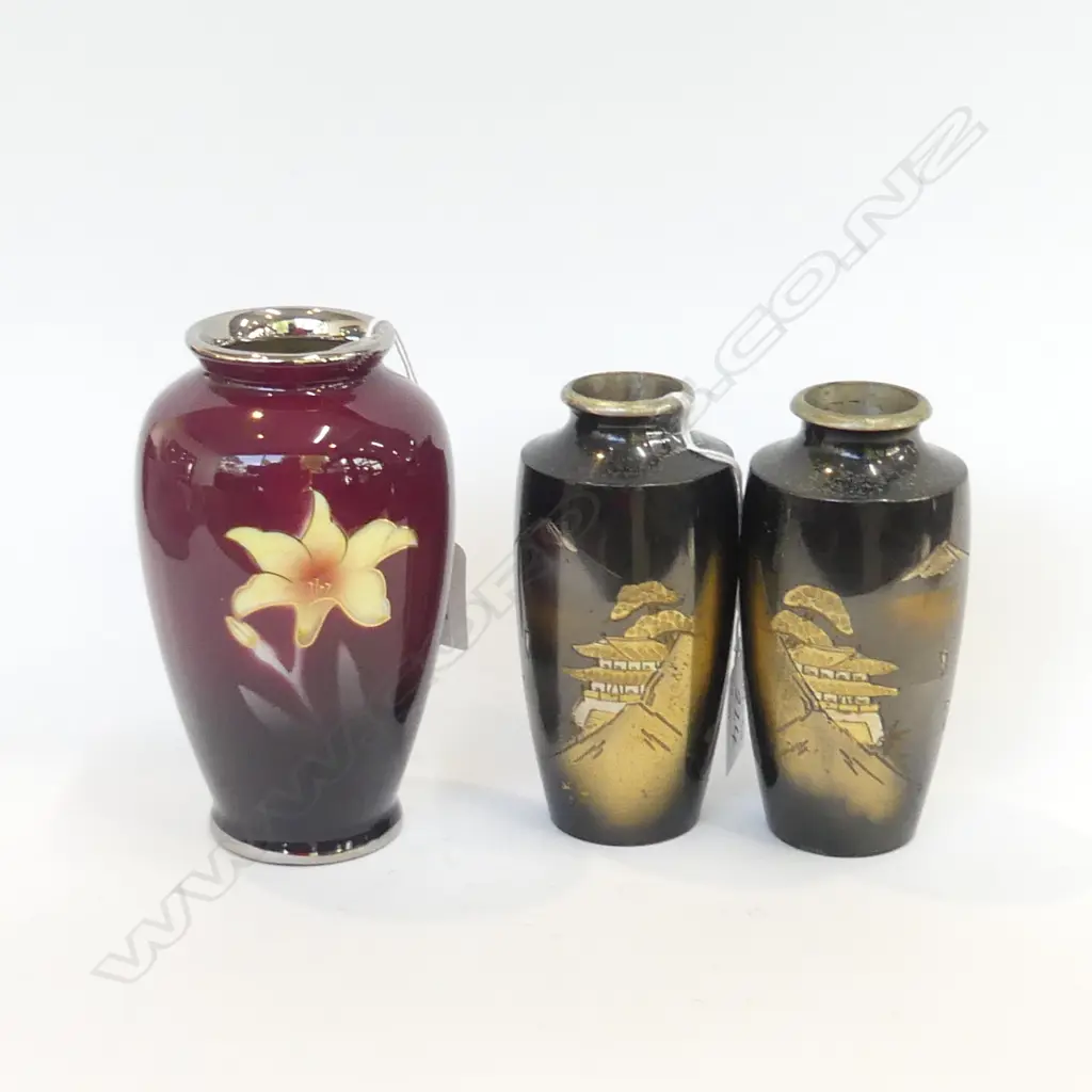 2 JAPANESE VASES; SHIPUYA RED ENAMEL (H. 140MM)  + PR METAL (H. 120MM) Image 1++