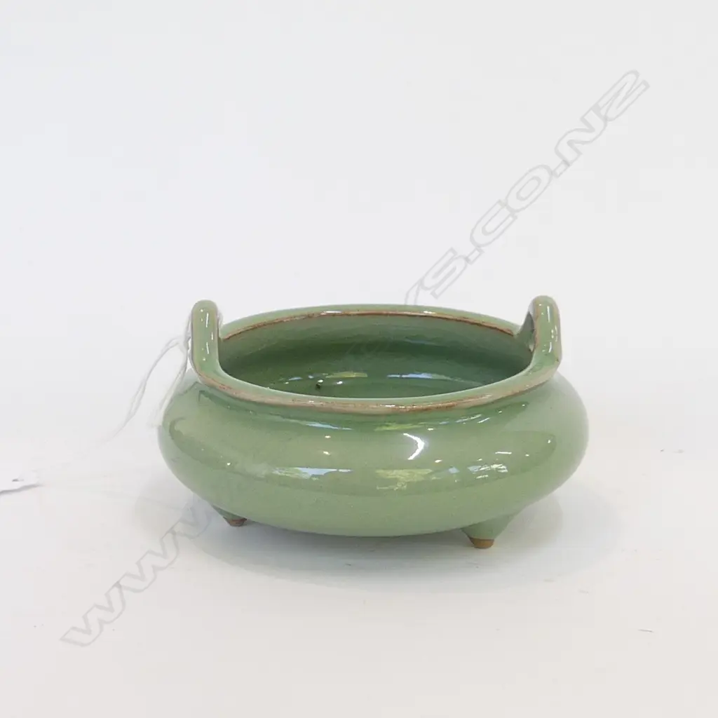 CHINESE CELADON INCENSE BURNER, DIA 110MM Image 1++