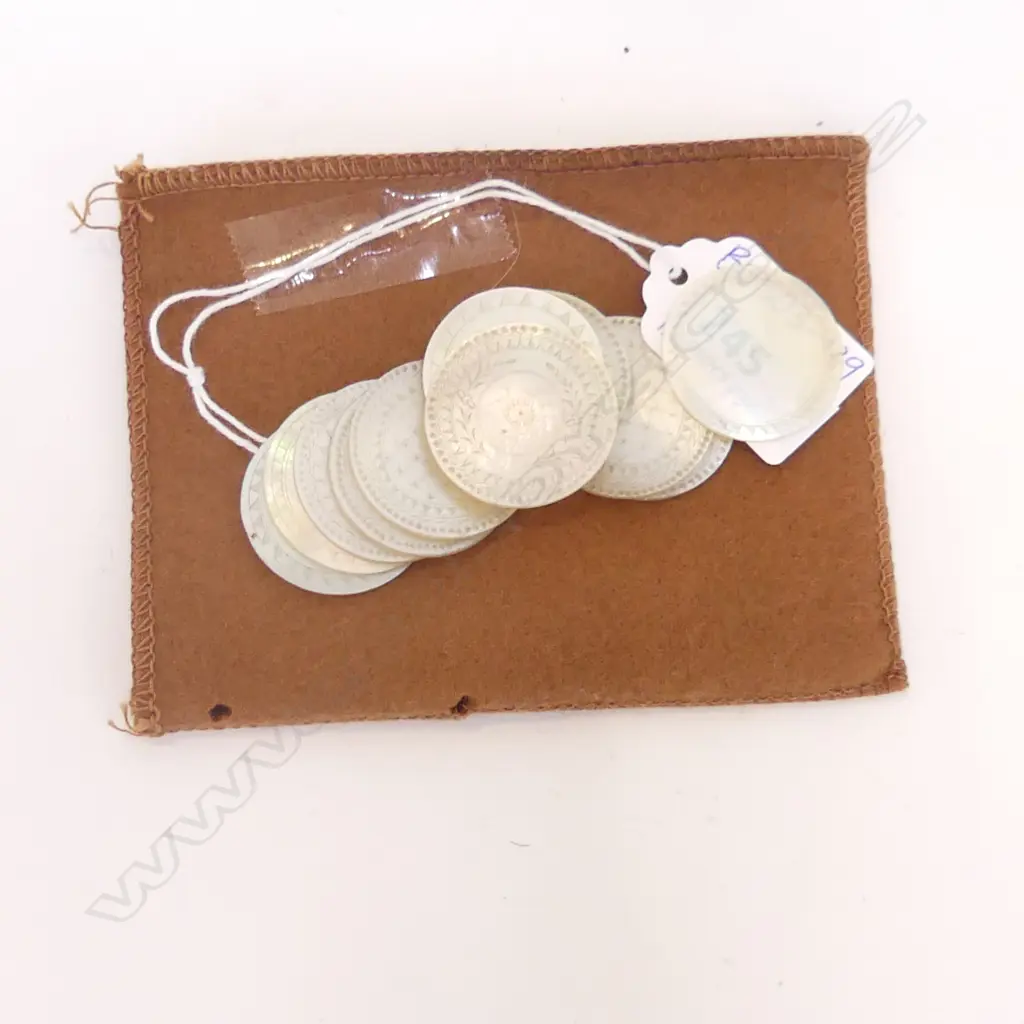 ANTIQUE MOTHER OF PEARL CHINESE GAMING TOKENS D 20MM - IN FELT BAG Image 1++