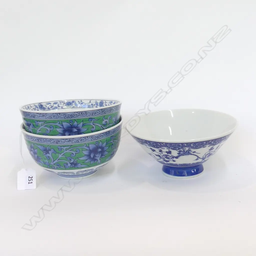 3 JAPANESE PORCELAIN BOWLS Image 1++