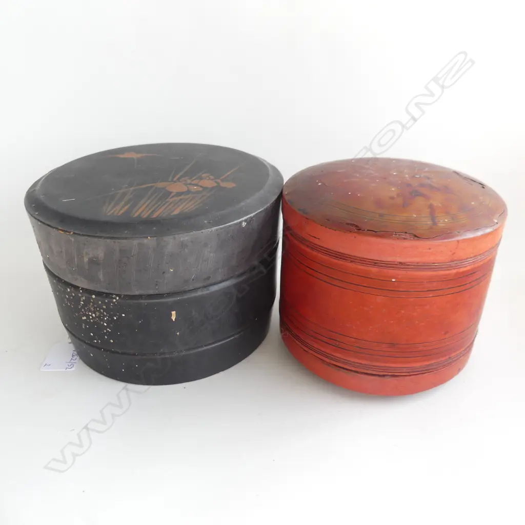 2 ORIENTAL LACQUER LIDDED CONTAINERS; RED & BLACK 175mm dia Image 1++