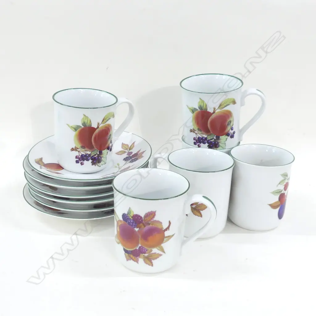 6 ROYAL WORCESTER EVESHAM VALE MUGS + 7SOUP BOWLS+ 6 SAUCERS H.95mm Image 1++