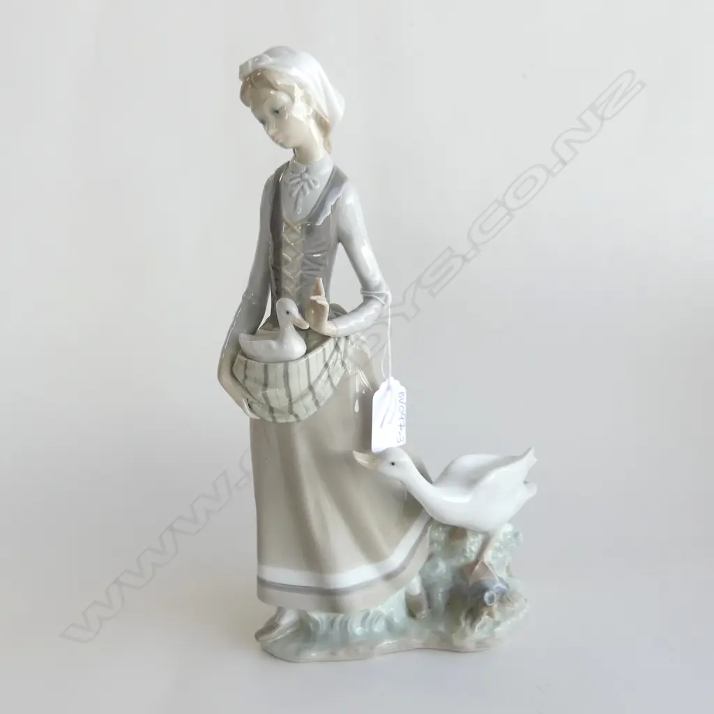 LG LLADRO FIGURINE LADY WITH GEESE H. 320MM Image 1++