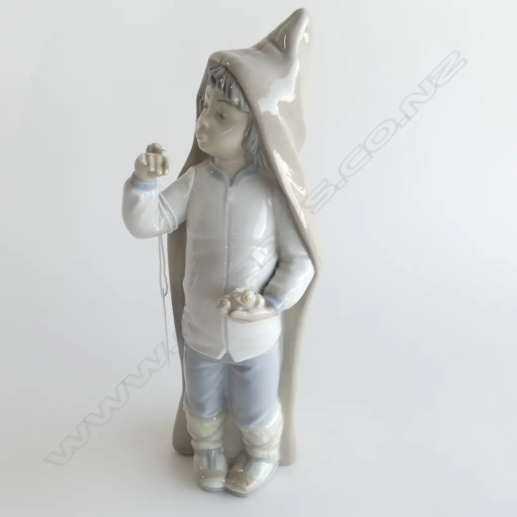 LLADRO FIGURINE - BOY WITH SNAILS #4896  H. 230MM Image 1++