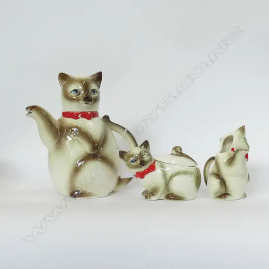 VINTAGE 3 PC NOVELTY CAT TEA SET; TEAPOT, JUG & SUGAR BOWL - MADE IN JAPAN