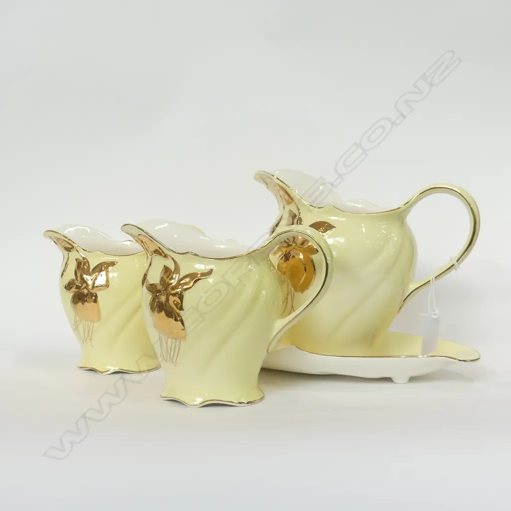 ROYAL WINTON 3 GRADUATED JUGS & DISH - YELLOW WITH GOLD EMBOSSED FLOWERS  Image 1++