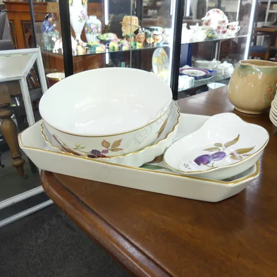 4 PCES ROYAL WORCESTER EVESHAM GILT OVEN WARE; PIE DISH 230mm dia, BOWL, RECTANGULAR DISH 360x205mm, SMALL DISH