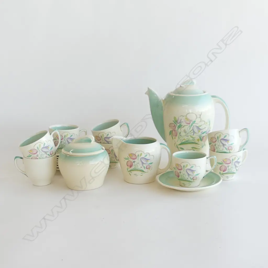 19 PCE SUSIE COOPER DRESDEN SPRAY COFFEE SET; COFFEE POT, 8 C/S, MILK & SUGAR Image 1++