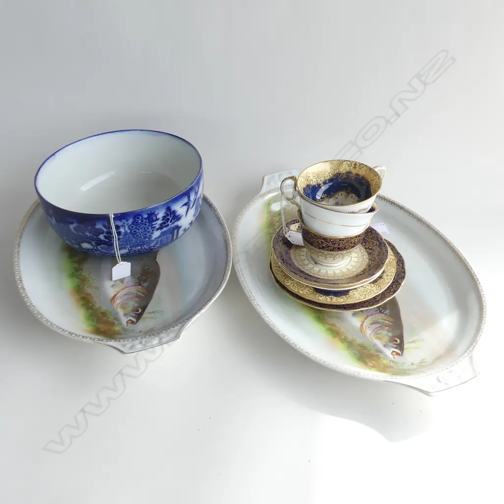 3 TRIOS INCL HAMMERSLEY & AYNSLEY, AYNSLEY SUGAR BOWL, PR LG FISH PLATTERS & DOULTON BURSLEM WILLOW BOWL (DIA 225MM) Image 1++