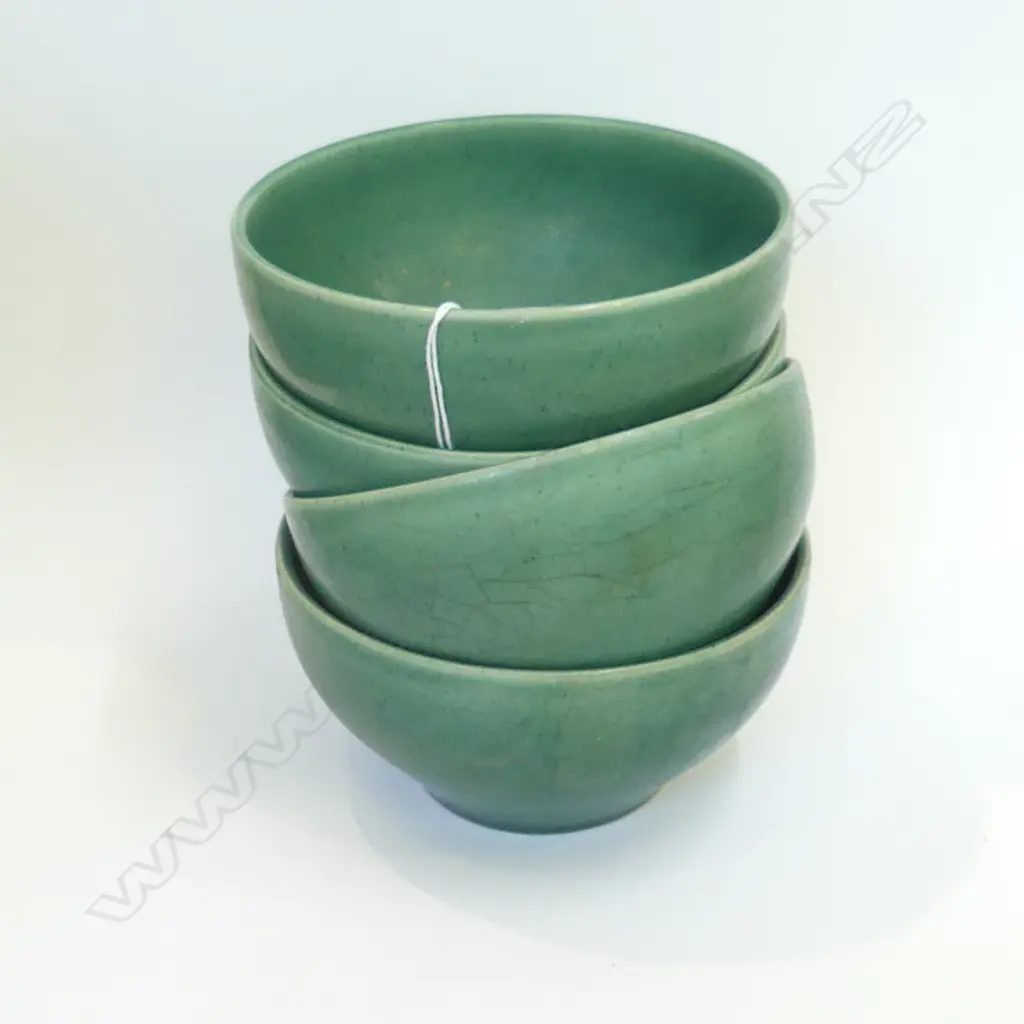 4 ORIENTAL GREEN GLAZE BOWLS, DIA 150MM Image 1++