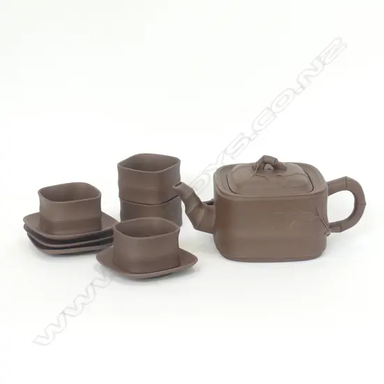 ORIENTAL BOXED TEA SET; TEAPOT, 4 TEA BOWLS & SAUCERS 