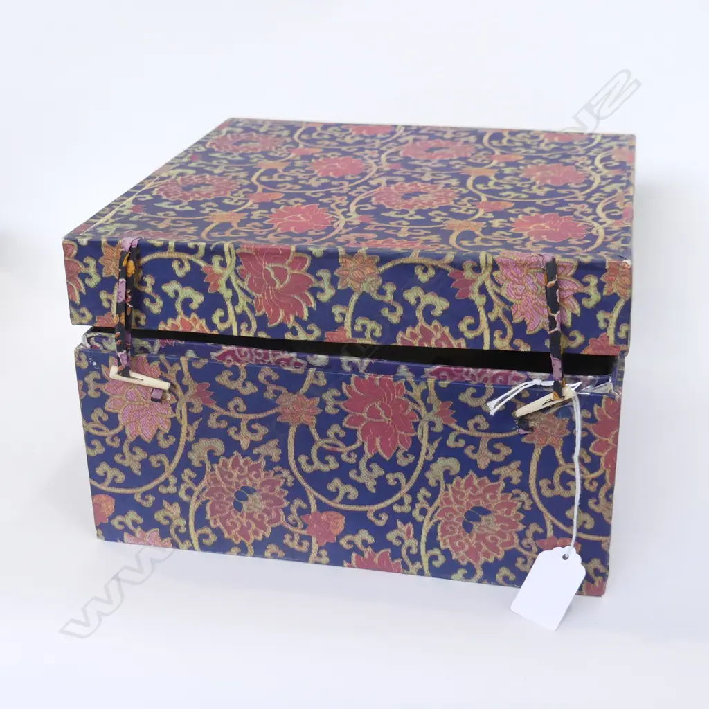 ORIENTAL BOXED TEA SET; BASKET WEAVE PATTERN & PANDA PORCELAIN TEAPOT & 4 TEA CUPS Image 1++