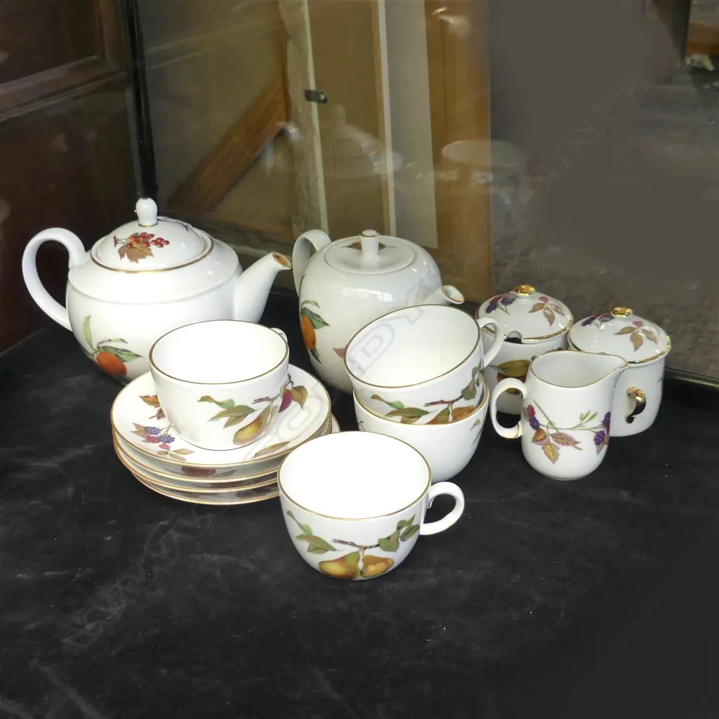 13 PCES ROYAL WORCESTER EVESHAM; 2 TEAPOTS, 4 C/S PR LIDDED SUGAR DISHES, MILK JUG Image 1++