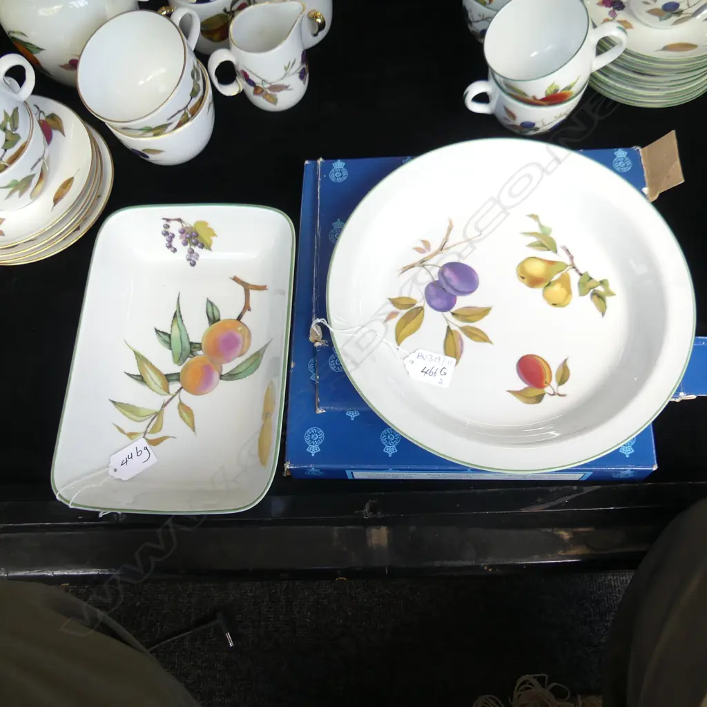2 ROYAL WORCESTER EVESHAM DISHES; ROUND PIE PLATE 270mm dia & RECTANGULAR, AS NEW w. BOXES Image 1++