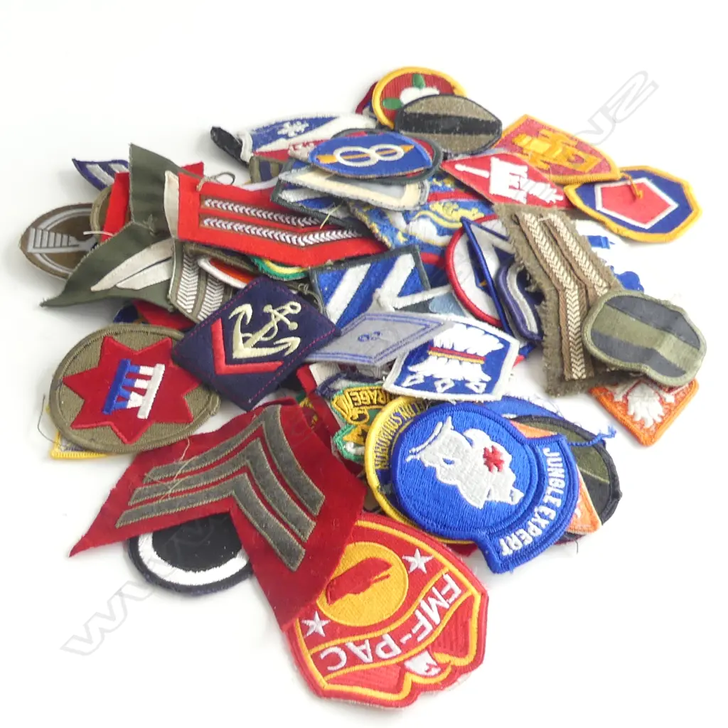 BAG ASST. MILITARY PATCHES  Image 1++