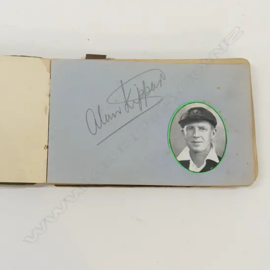 VINTAGE SPORTING AUTOGRAPH BOOK INCL 1935 CRICKETERS EG ALAN KIPPAX ETC..