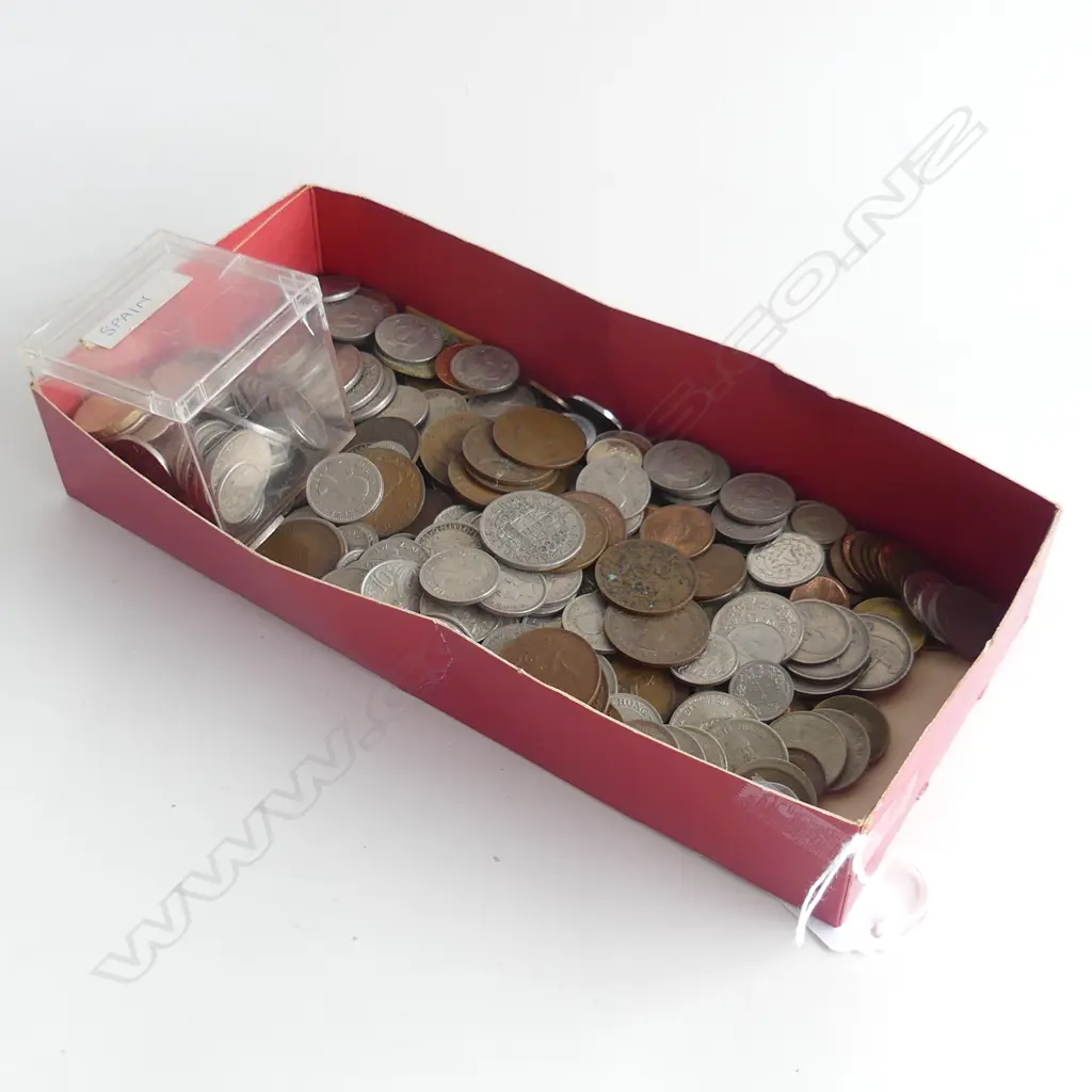 BOX ASST. WORLD COINS Image 1++