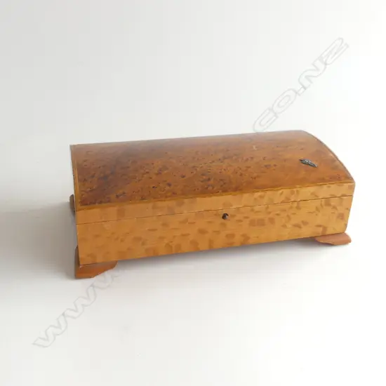 NZ BURR TOTARA & REWAREWA BOX WITH NZ FERN EMBLEM L 210MM