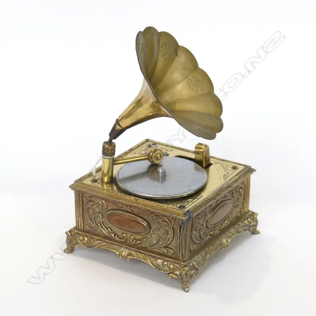 SM WIND UP MUSICAL GRAMAPHONE - WORKING L 100MM Image 1++