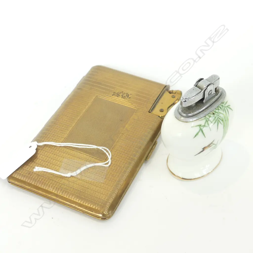 VINTAGE GOLD TONE CIGARETTE CASE & LIGHTER  + HAND PAINTED TABLE LIGHTER Image 1++