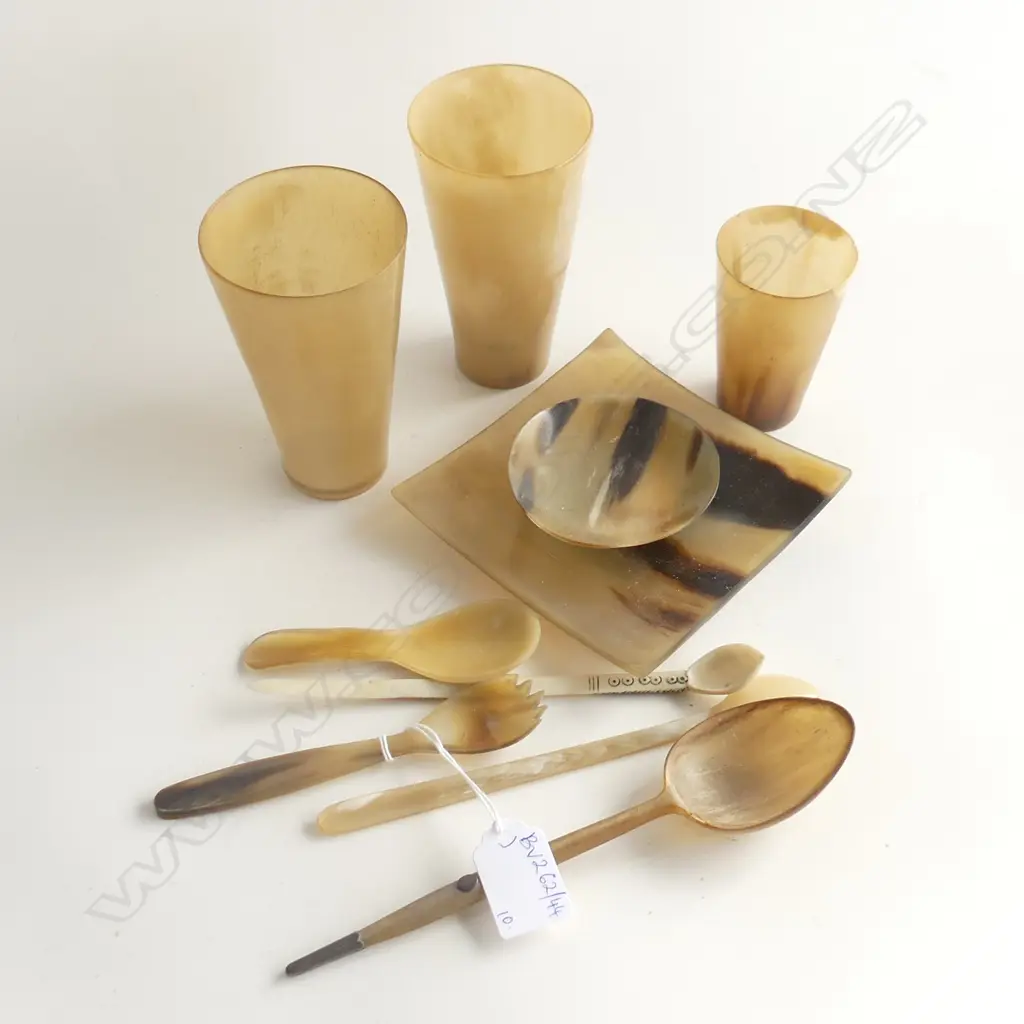 10 ASST. HORN PCES; 3 CUPS, 2 DISHES, 5 SPOONS Image 1++