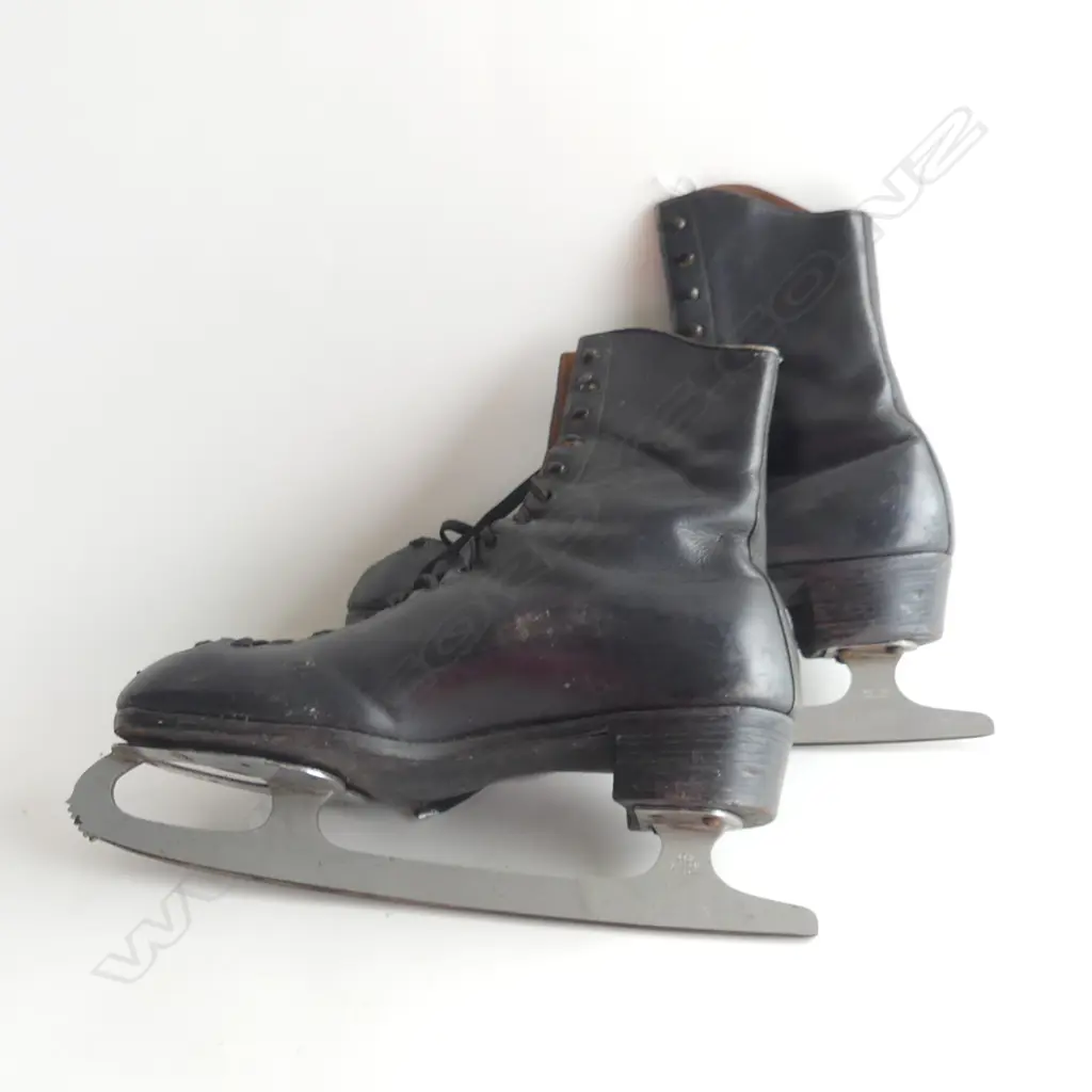 PR VINTAGE BROWN LEATHER ICE SKATE'S 'THE STUBURT' BRISTOL, SZ 81/2 Image 1++