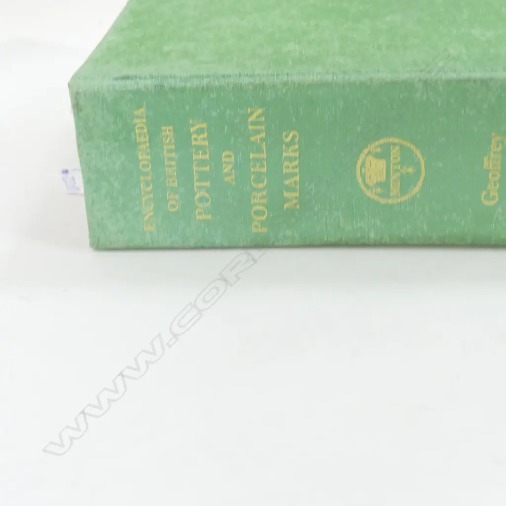 ANTIQUE REFERNCE BOOK 'ENCYCLOPEDIA OF BRITISH POTTERY & PORCELAIN MARKS' by GODDEN 1979 Image 1++
