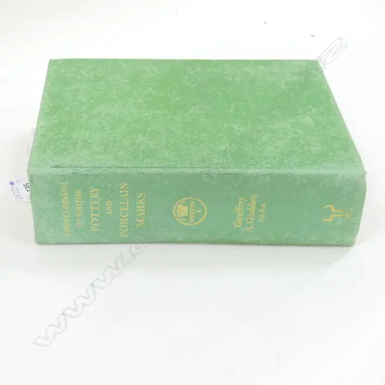 ANTIQUE REFERNCE BOOK 'ENCYCLOPEDIA OF BRITISH POTTERY & PORCELAIN MARKS' by GODDEN 1979