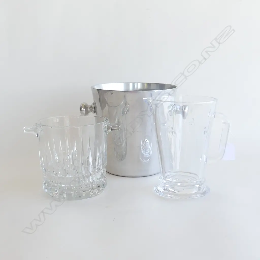 3 PCES; 2 CHAMPAGNE BUCKETS + LA ROCHERE GLASS JUG w. BEE DESIGN H.185mm Image 1++