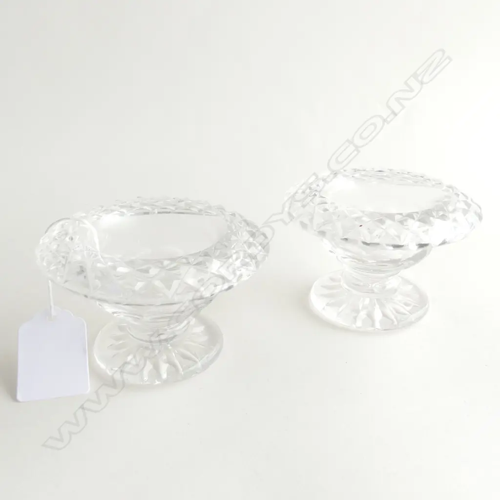 PR STUART CUT CRYSTAL SALTS URN FORM Image 1++