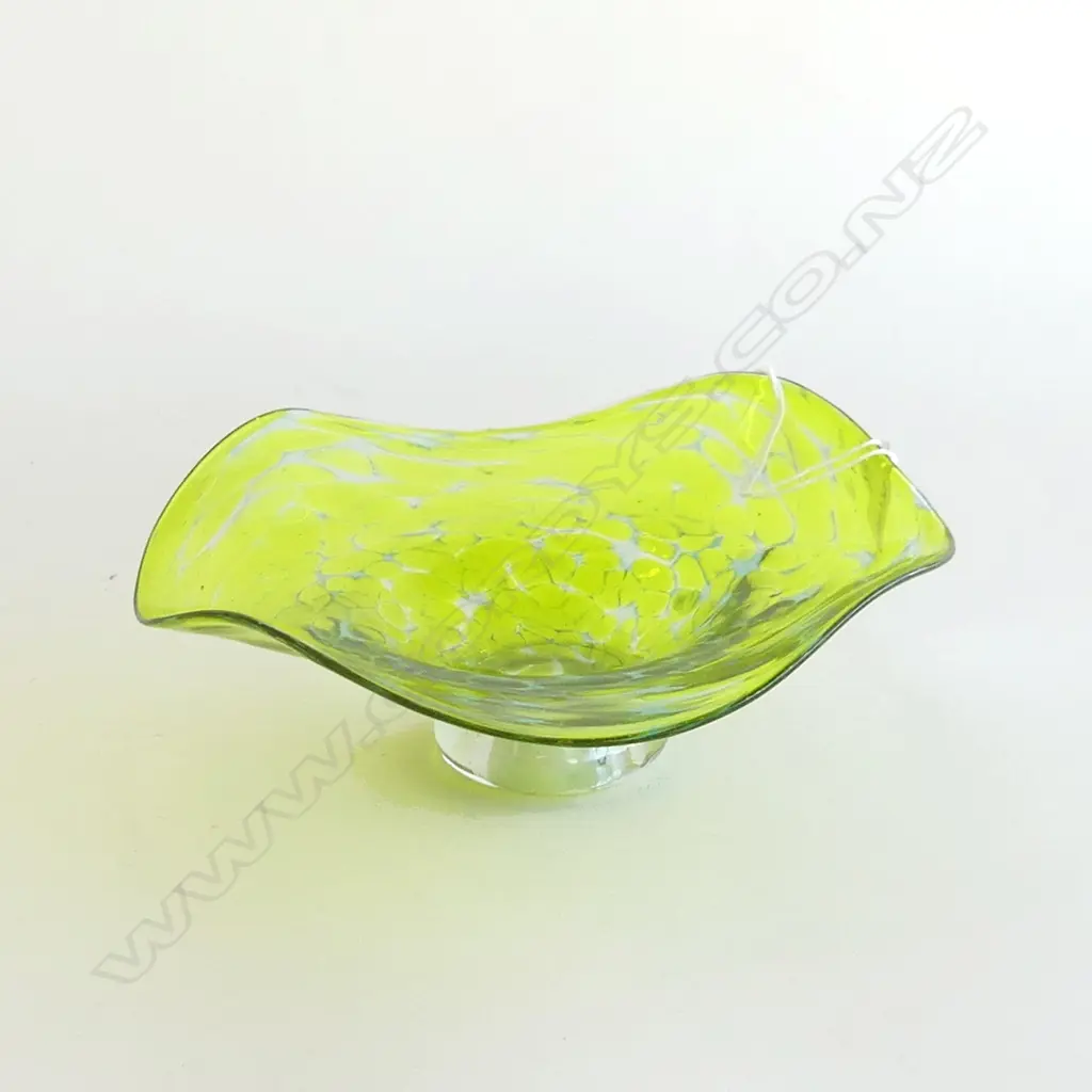 MODERN ART GLASS FRILLED BOWL CLEAR FOOT SIGNED  Image 1++