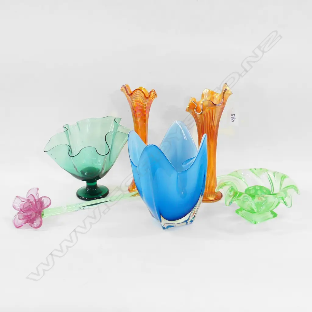4 ASST COLOURED GLASS VASES INCL 2 HANDKERCHIEF & 2 CARNIVAL GLASS + TALL GLASS FLOWER  Image 1++