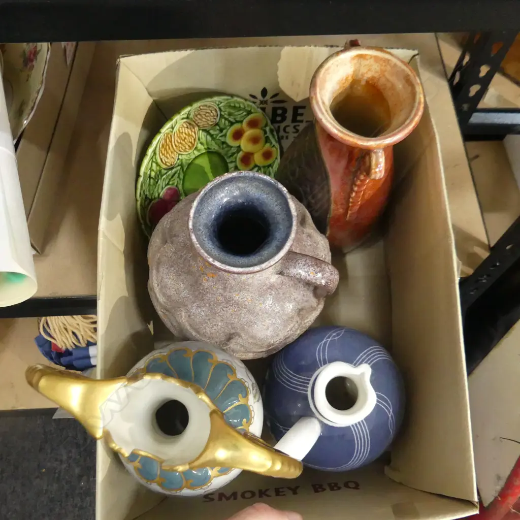 SM BOX ASST INCL GERMAN POTTERY, MAJOLICA ETC.. Image 1++