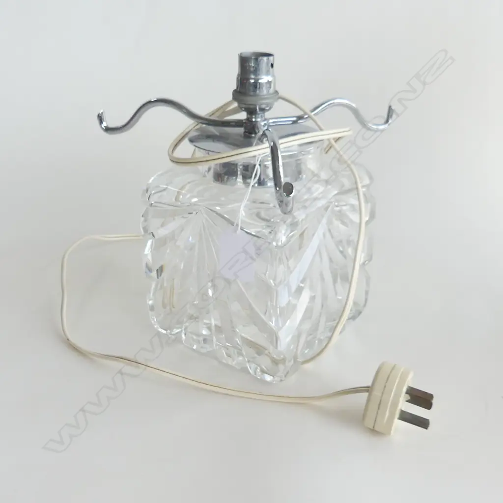 VINTAGE GLASS & CHROME TABLE LAMP BASE  Image 1++