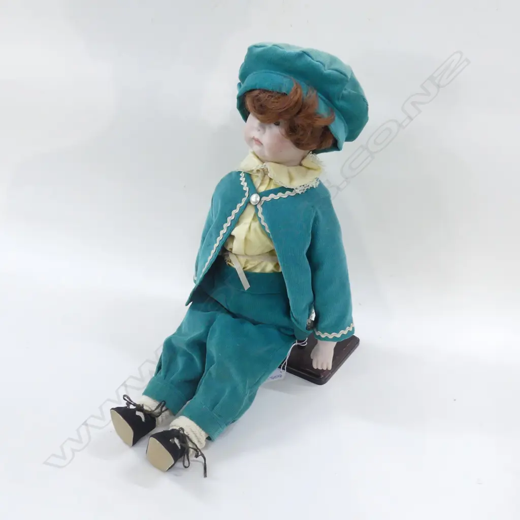 SIMON & HALBERG PORCELAIN DOLL H. 500MM Image 1++