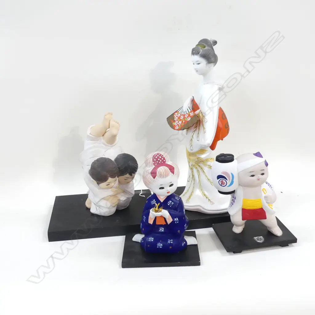 4 JAPANESE TRADITIONAL BISQUE FIGURES ON BLACK WOODEN STANDS, TALLEST H. 420MM  Image 1++