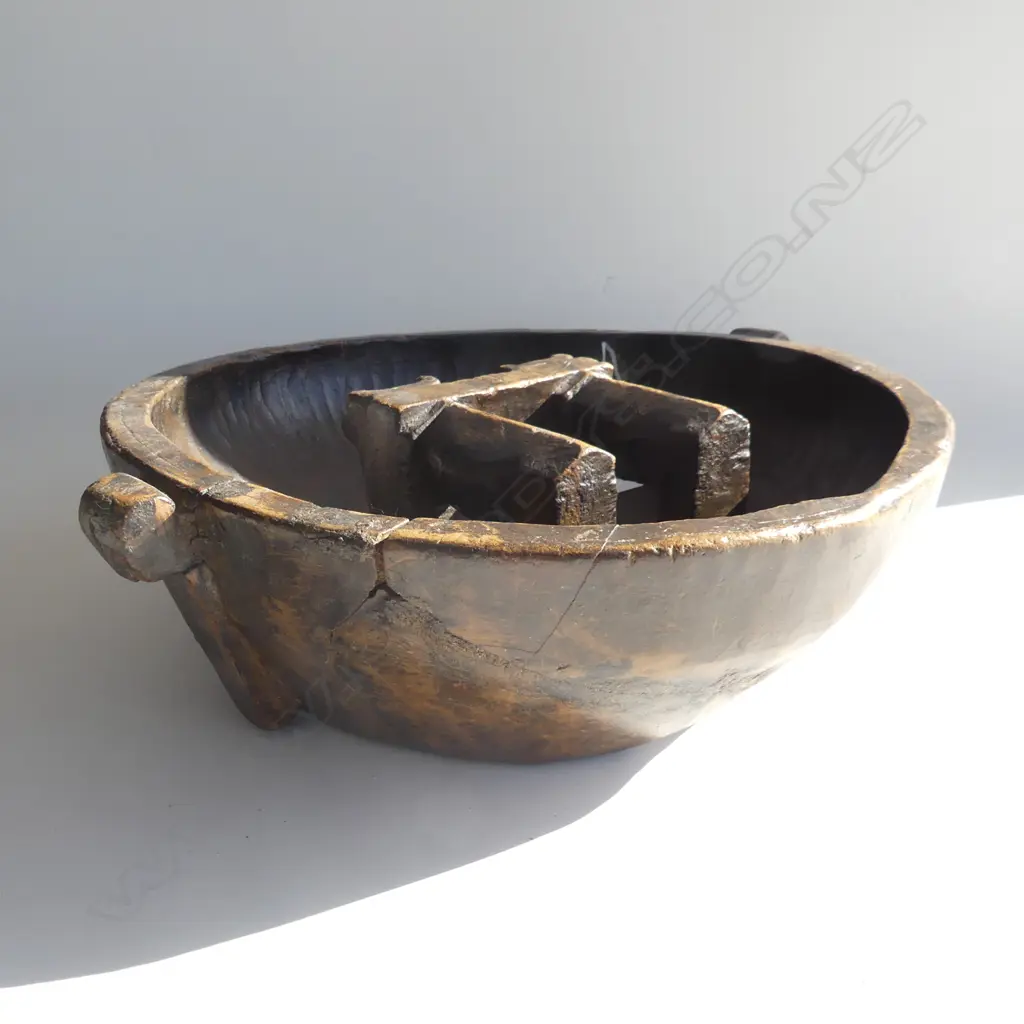 LG OLD INDONESIAN CARVED WOODEN  BOWL W 2 COWS DIA 350MM Image 1++