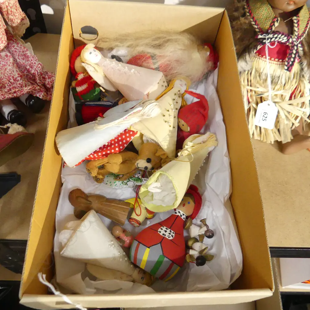 BOX ASST MINIATURE FELT DOLLS, CLOTH & WOODEN ANGELS ETC.. Image 1++