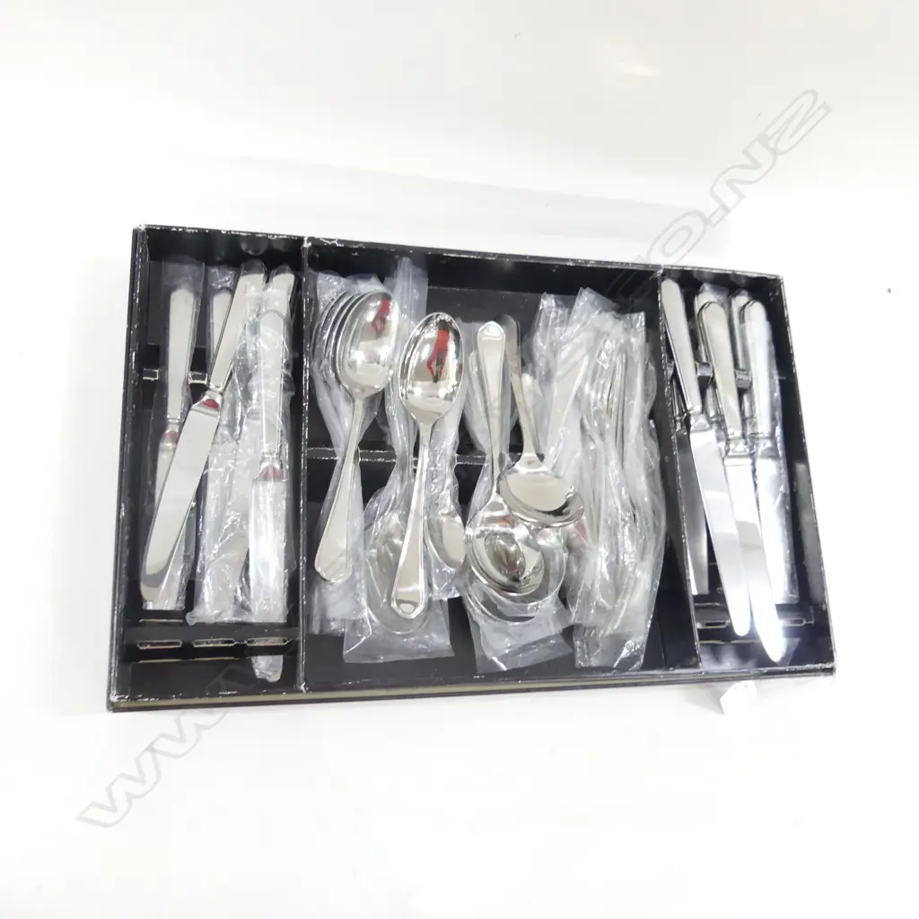 WALKER & HALL ST. JAMES PATTERN CUTLERY SET, BOXED Image 1++