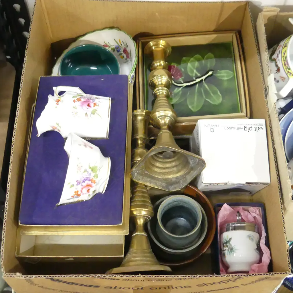 BOX LOT ASST. CHINA / CERAMICS, PR BRASS CANDLESTICKS ETC Image 1++