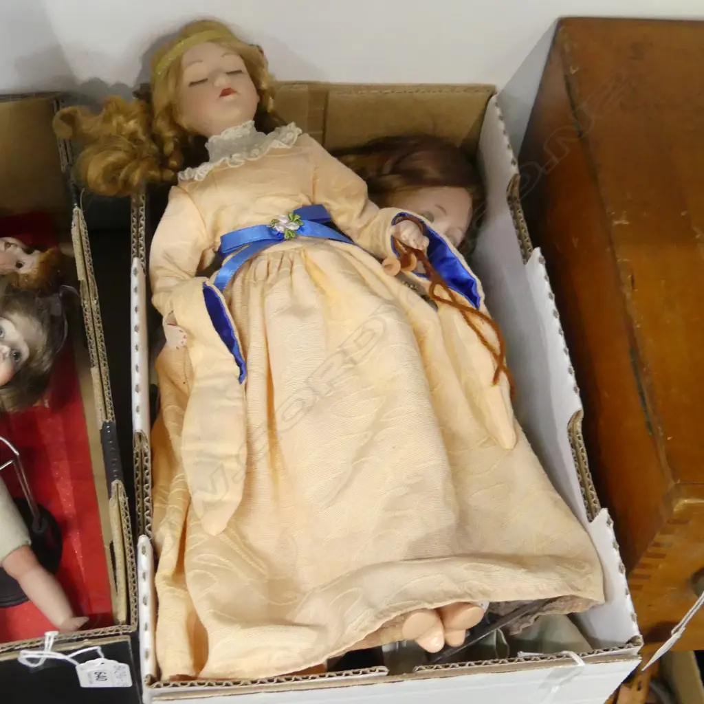 2 PORCELAIN DOLLS;INCL  1 GERMAN H. 400MM BOTH WITH STANDS Image 1++