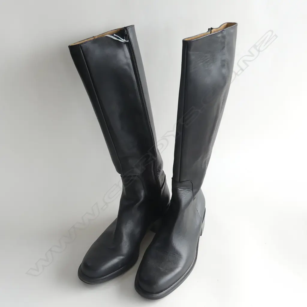 PR MINNIE COOPER WOMAN'S BLACK LEATHER BOOTS size 9 knee high AS NEW Image 1++