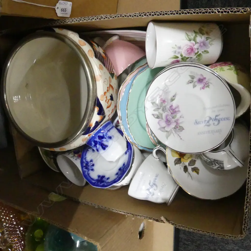 BOX ASST CHINA INCL TRIOS, JUGS ETC.. Image 1++