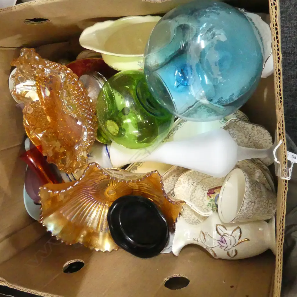 BOX ASST GLASS & CHINA INCL ROYALTY CHINA ETC.. Image 1++