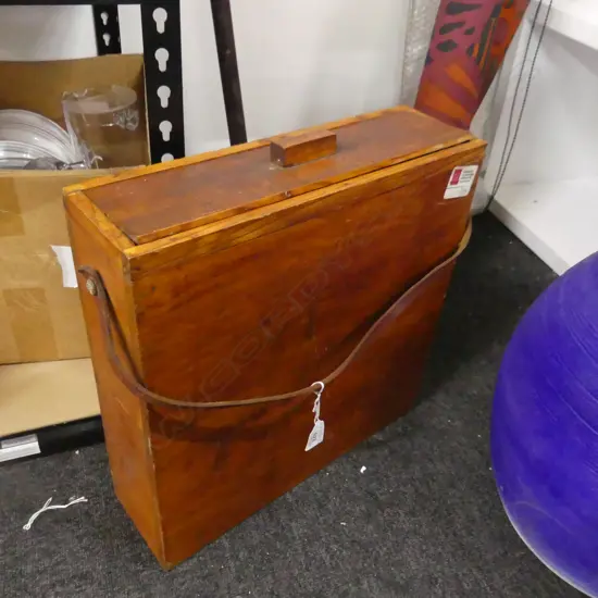 16 VINTAGE LAWN BOWLS IN WOODEN CARRY CASE 
