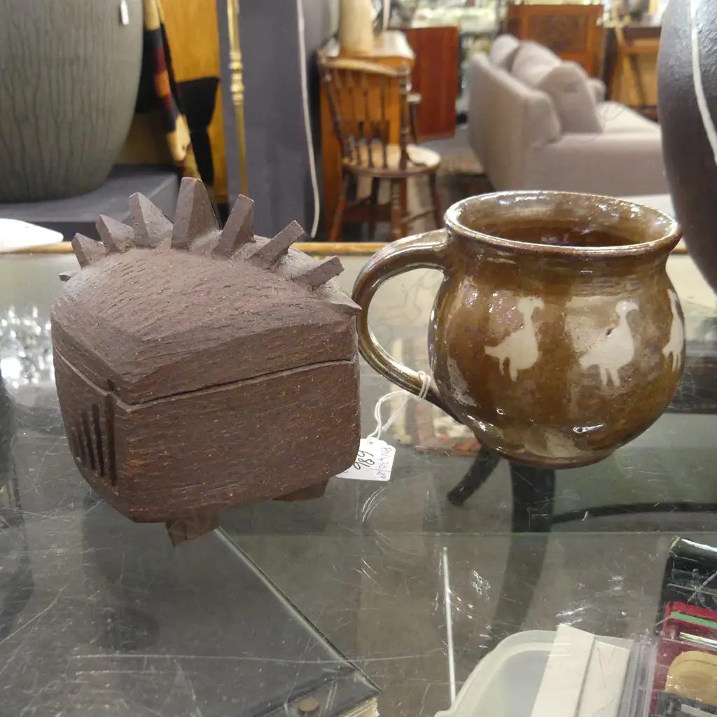 STUDIO POTTERY SPIKED LIDDED CONTAINER; BLUE GLAZE INTERIOR, STAMPED TO BASE W.110mm (rim chip) + MUG Image 1++