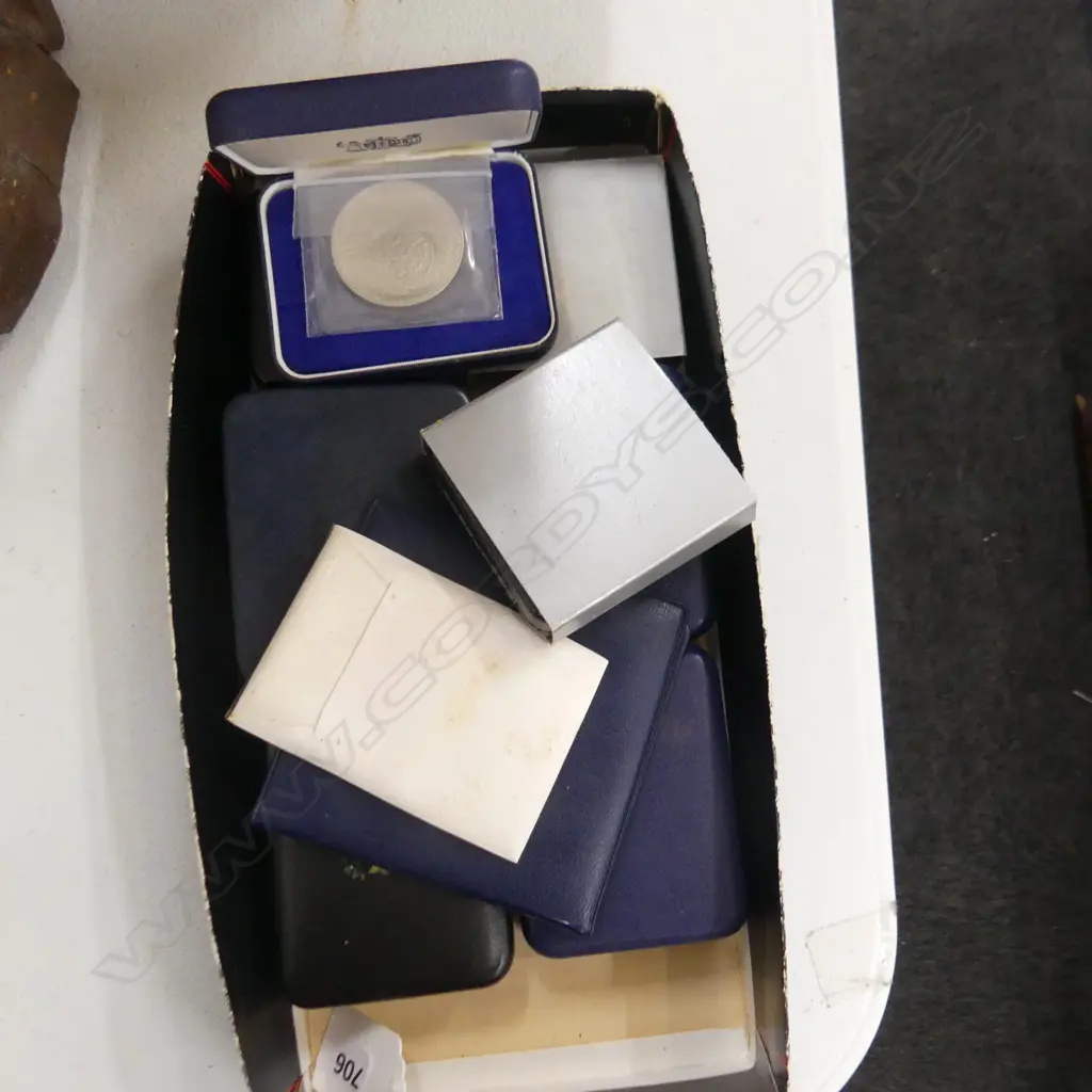 11 ASST. COMMEMORATIVE COINS, CASED  Image 1++