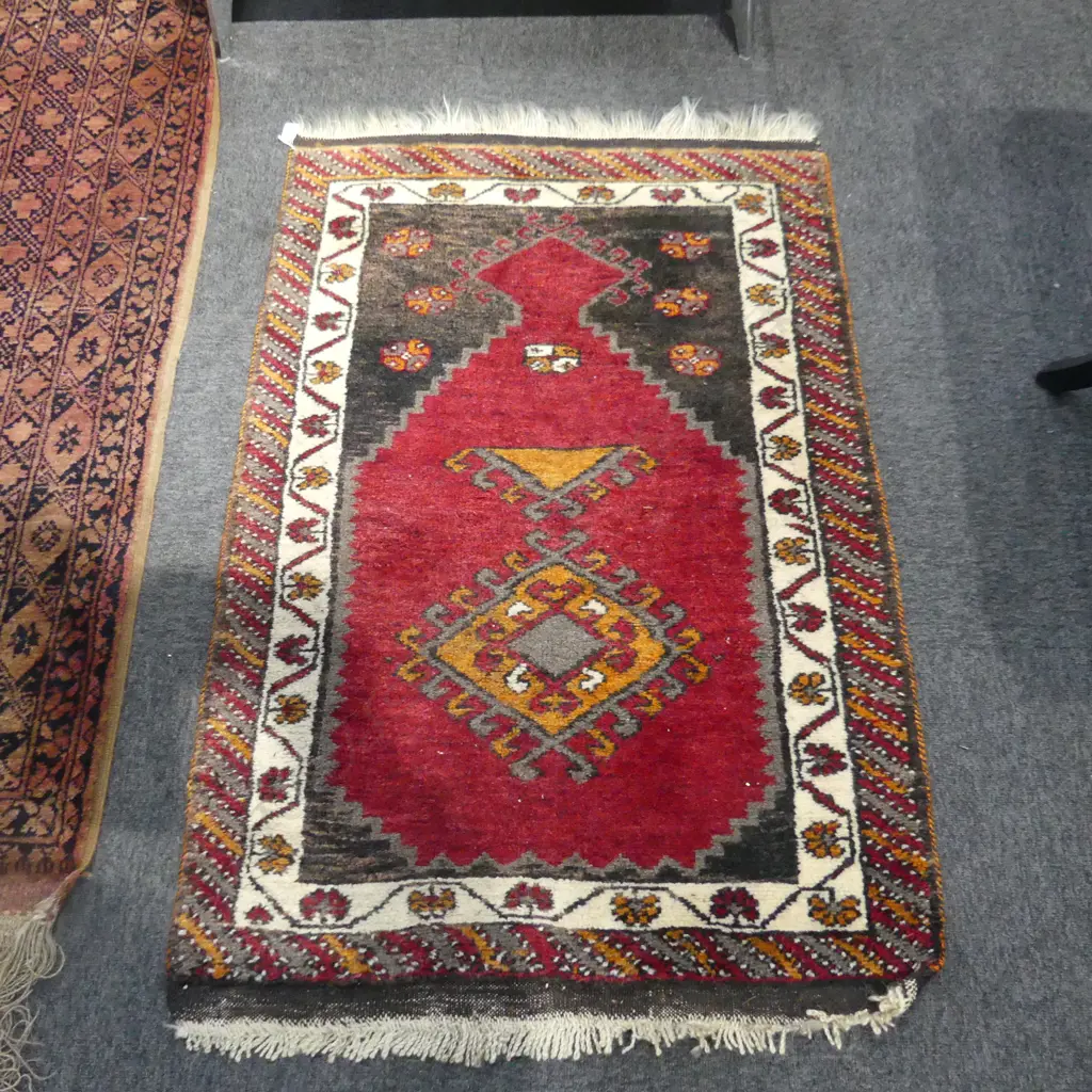 HAND KNOTTED ALL WOOL PRAYER RUG 1180x800mm Image 1++