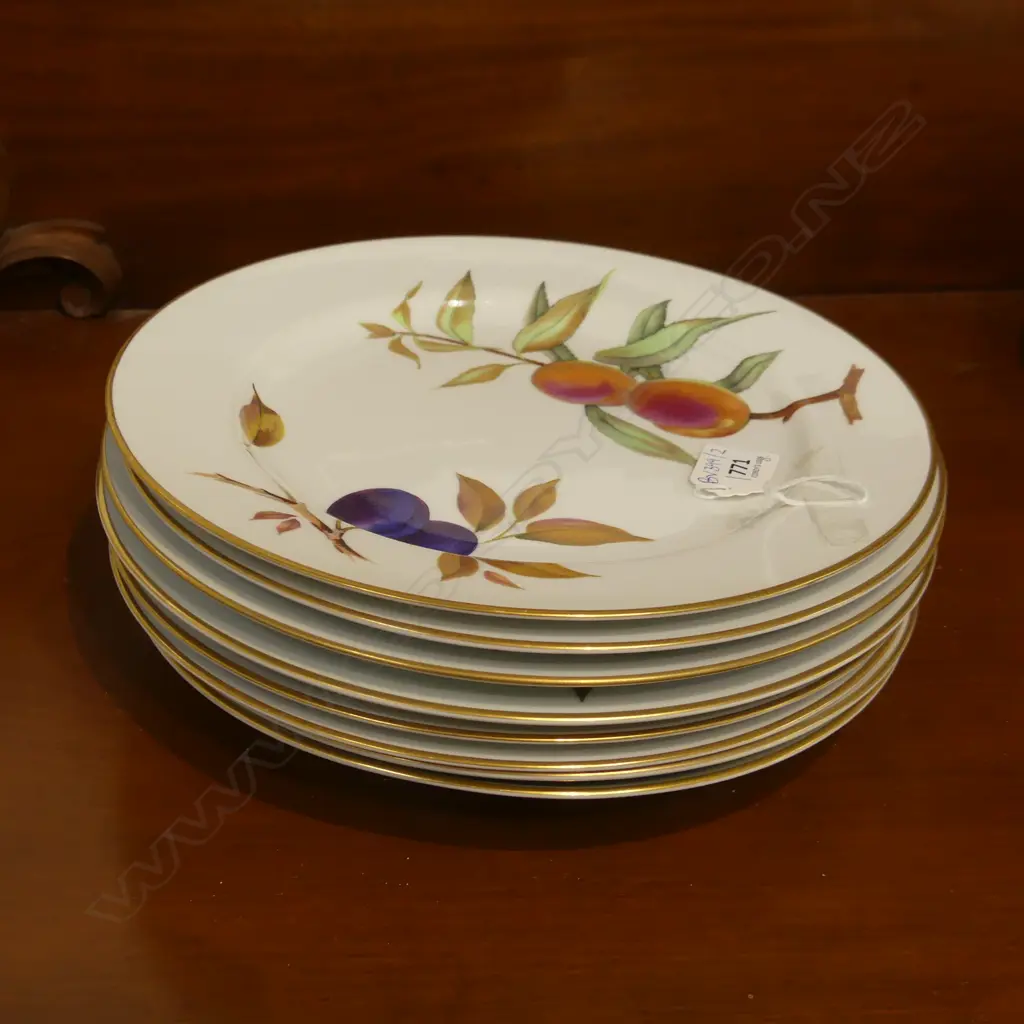 8 ROYAL WORCESTER EVESHAM DINNER PLATES (2 SLIGHTLY DIFFERENT TYPES) 260mm dia Image 1++